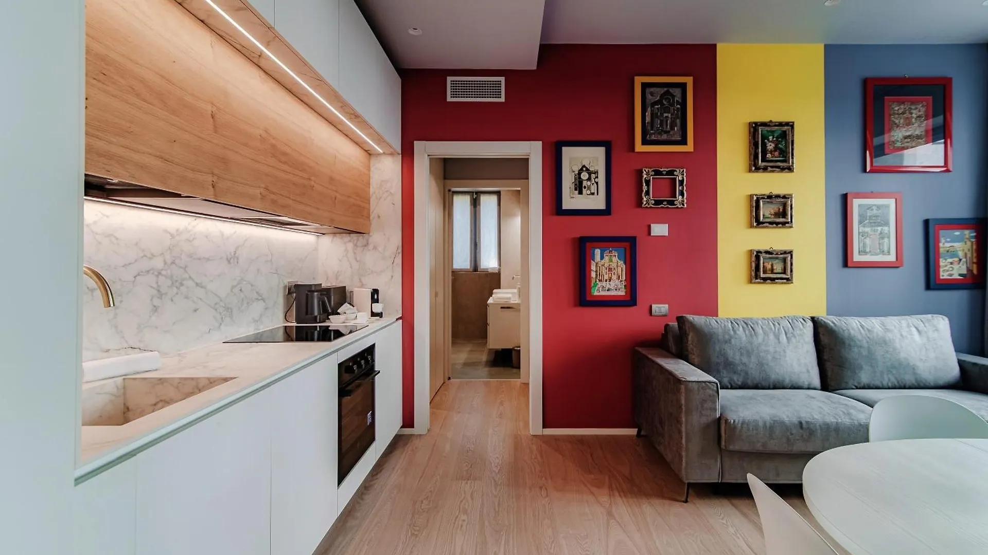 Appartamento Home Three Colors - By MyhomeinCôme Italia