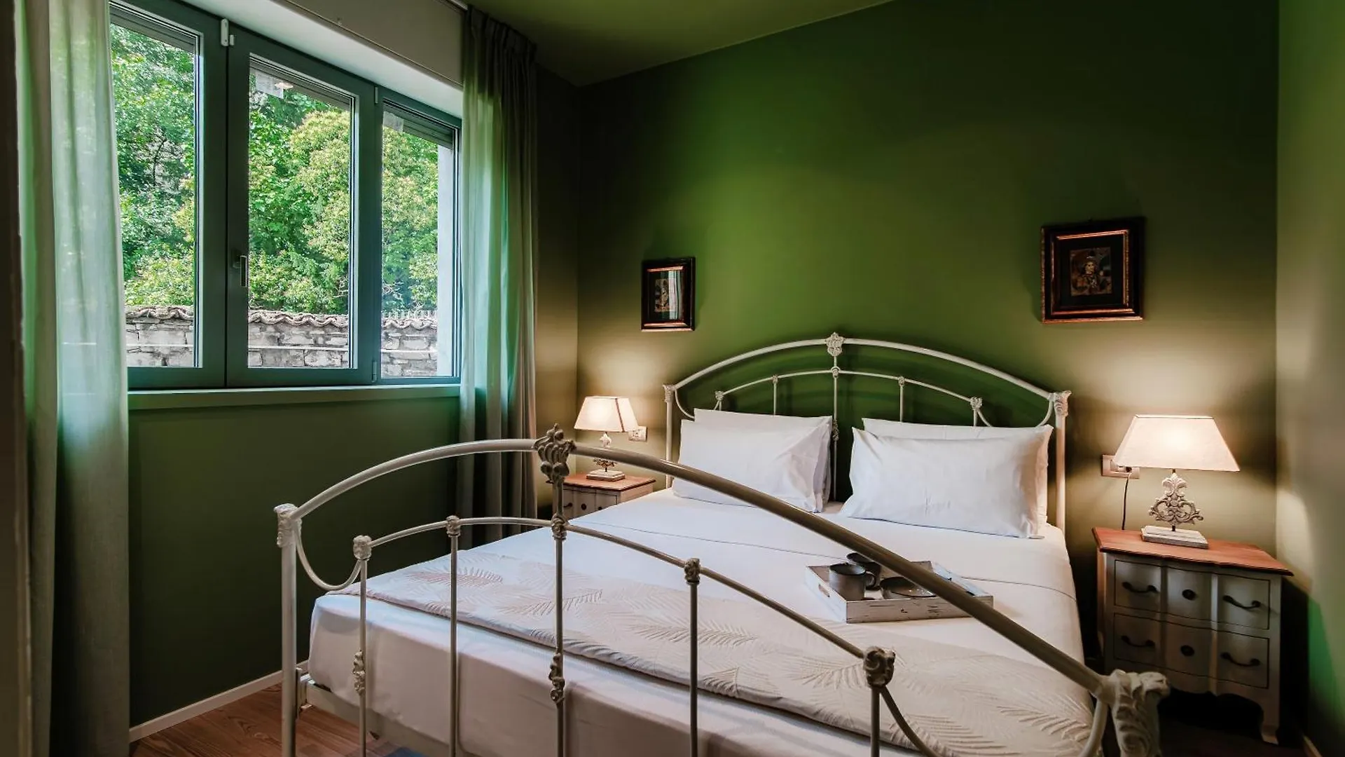 Home Three Colors - By MyhomeinCôme 0*,  Italia