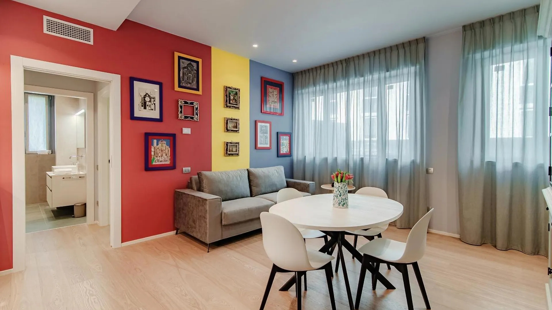 Home Three Colors - By MyhomeinCôme Appartamento